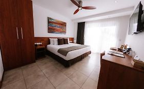 Hotel Cucuve Suites